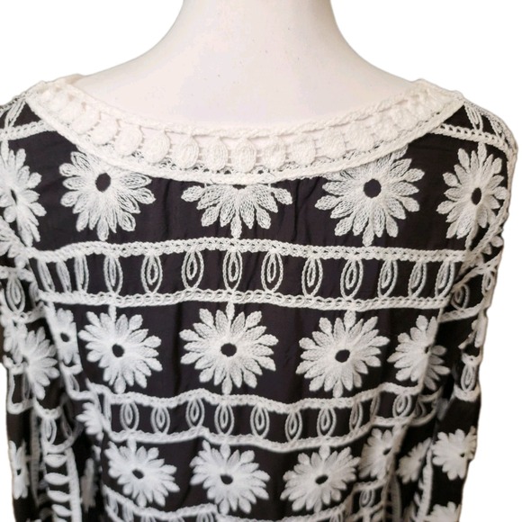 Kindred Top Womens XL Black White Daisy Scallop Bell Sleeve Boxy Flowy Boho NEW - Picture 4 of 9